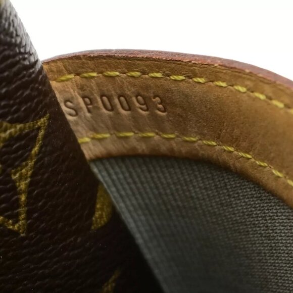 LOUIS VUITTON Reporter PM Crossbody Shoulder Bag Monogram Leather - Picture 11 of 16